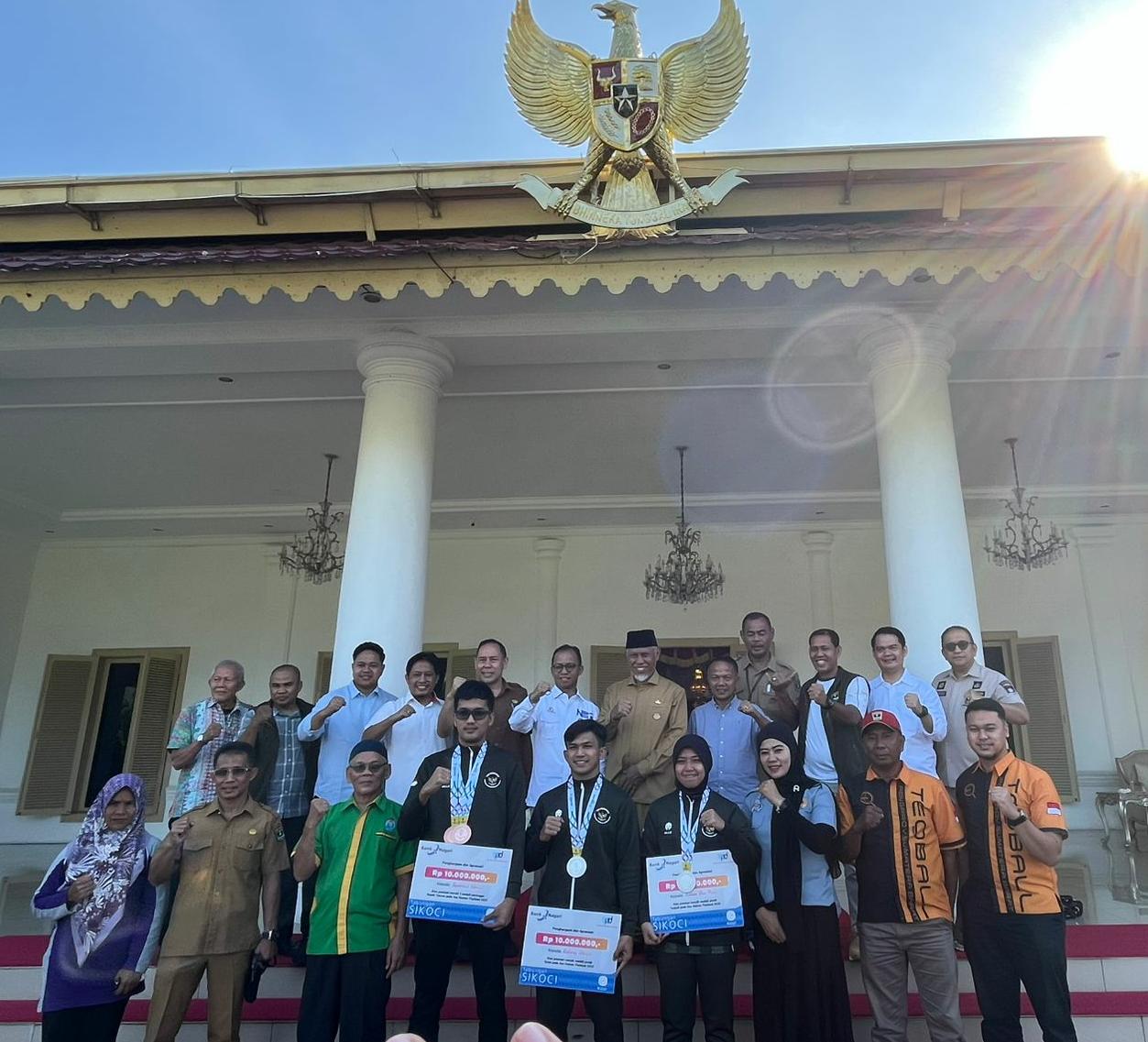 Pulang  Sea Games 2025 Thailand dengan Prestasi Membanggakan, Tiga Duta Olahraga Ranah Minang Dijamu Gubernur Sumbar